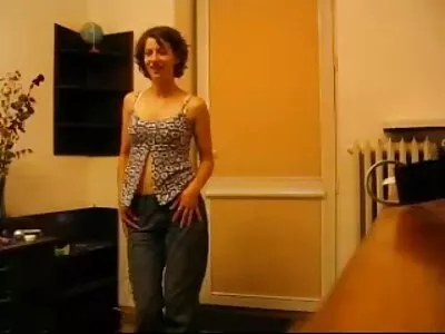 ਸੁਨਹਿਰੀ MILF ਮਿਸ਼ੇਲ ਬੀ. ਉਸਦੇ ਤਰਬੂਜ ਪ੍ਰਦਰਸ਼ਿਤ ਕਰੋ