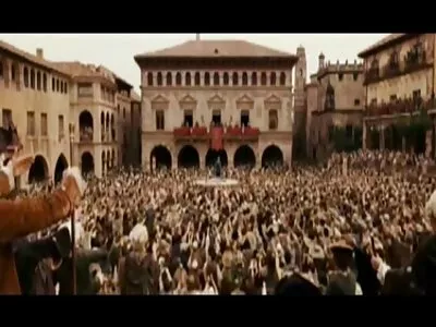 ਬ੍ਰਿਟਨੀ ਵ੍ਹਾਈਟ ਚਿੱਟੇ ਪੈਕਰ ਨੂੰ ਉਡਾਉਂਦੀ ਹੈ ਅਤੇ ਪੂਲ ਦੁਆਰਾ ਬੋਨ ਹੋ ਜਾਂਦੀ ਹੈ