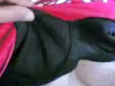 ਐਨਕਾਂ ਦੇ ਨਾਲ Nerdy brunette ਮੇਜ਼ 'ਤੇ ਹਾਰਡ fucked ਪ੍ਰਾਪਤ ਕਰਦਾ ਹੈ
