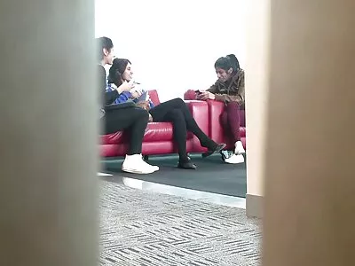 ਸੋਹਣੀ ਪਤਨੀ ਆਪਣੇ ਪਤੀ ਨੂੰ ਧੋਖਾ ਦੇ ਰਹੀ ਹੈ