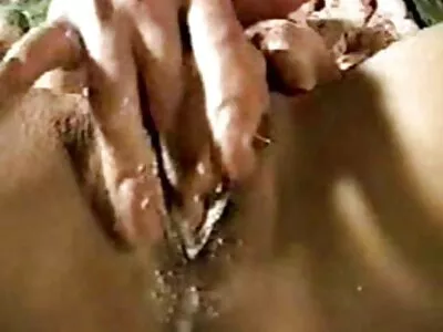 Alana ਸੋਫੇ 'ਤੇ ਉਸ ਦੇ ਪੁੱਤਰ ਦੇ ਦੋਸਤ ਦੁਆਰਾ fucked ਹੋ ਰਹੀ ਹੈ
