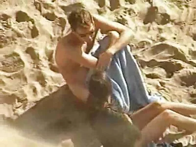 Horny brunette ਸੈਕਸ ਲਈ ਆਪਣੇ ਗੁਆਂਢੀ ਨੂੰ ਕਿਹਾ