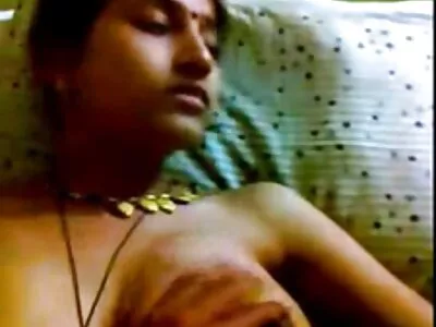 ਬਲੌਕ ਮੰਮੀ ਦੋ ਖੜ੍ਹੀਆਂ ਚੂੜੀਆਂ ਨੂੰ ਸੰਭਾਲਦੇ ਹਨ